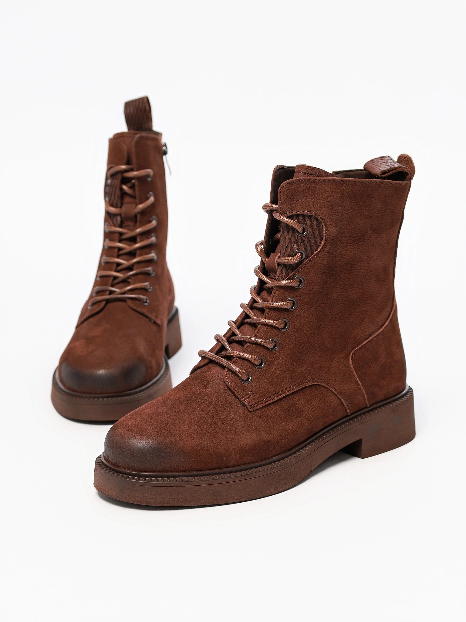 Ботинки-дерби коричневого цвета на среднем каблуке